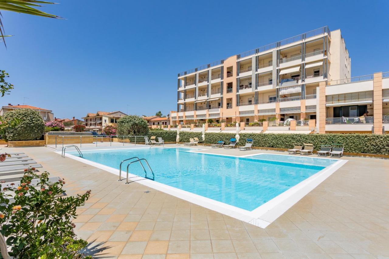 La Casa Del Sole - Appartamento Con Piscina Frontemare A Pochi Minuti Da Oristano Torre Grande Ngoại thất bức ảnh